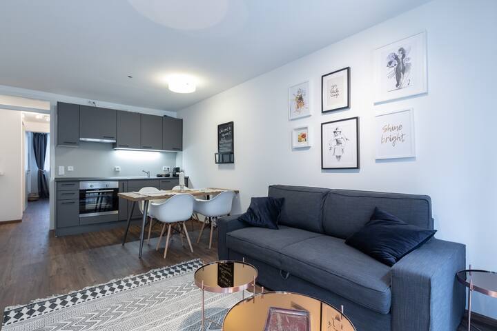 Luxury – 2-bedroom apartment in Munich city center gallery image 2
