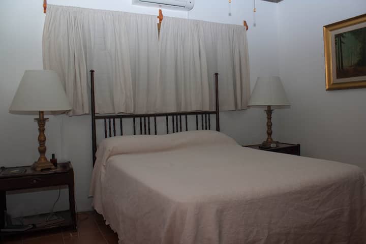 ห้องนอนใหญ่ของ Casa Ballena