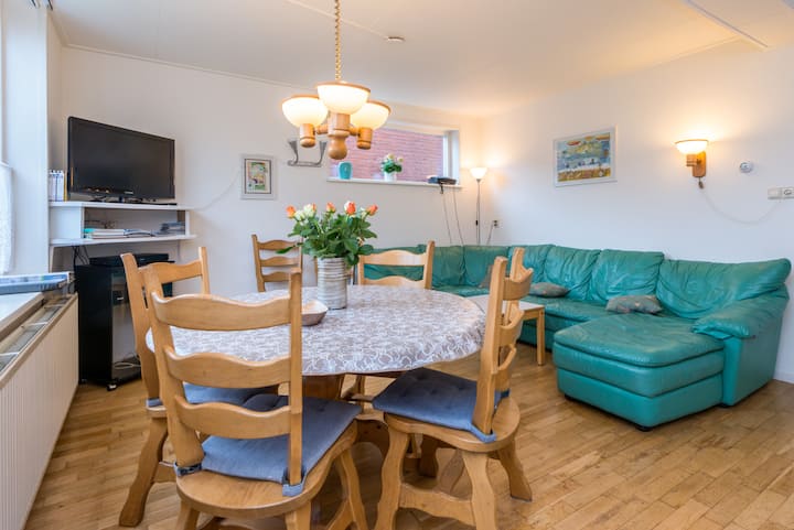 House with 3 bedrooms for 6 people with garage.