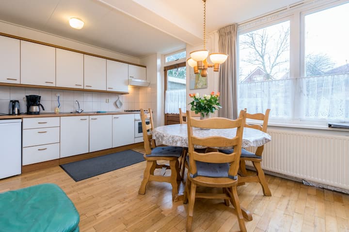 House with 3 bedrooms for 6 people with garage.