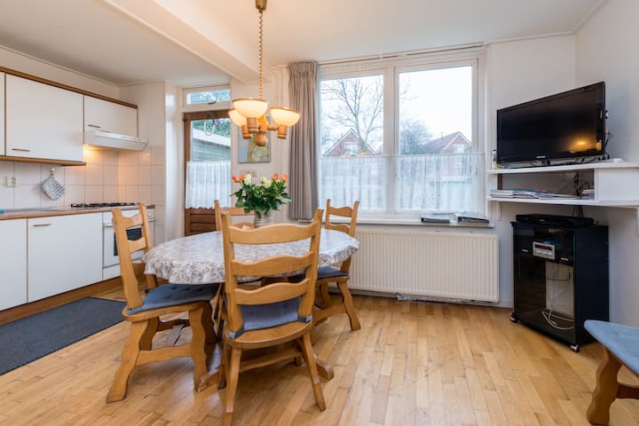 House with 3 bedrooms for 6 people with garage.