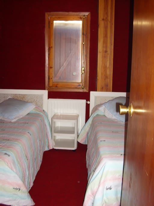 1º Dormitorio con dos camas