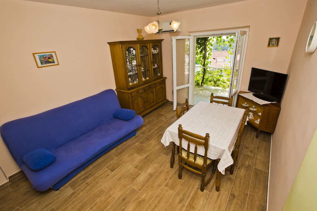 living room/dinning room