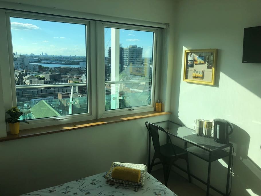 Work station with Thames view