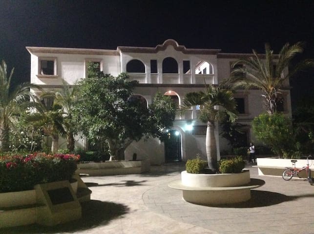 Plaza Mijares,  Views, Artwalk1 Br