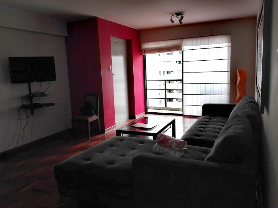 Sala y balcón