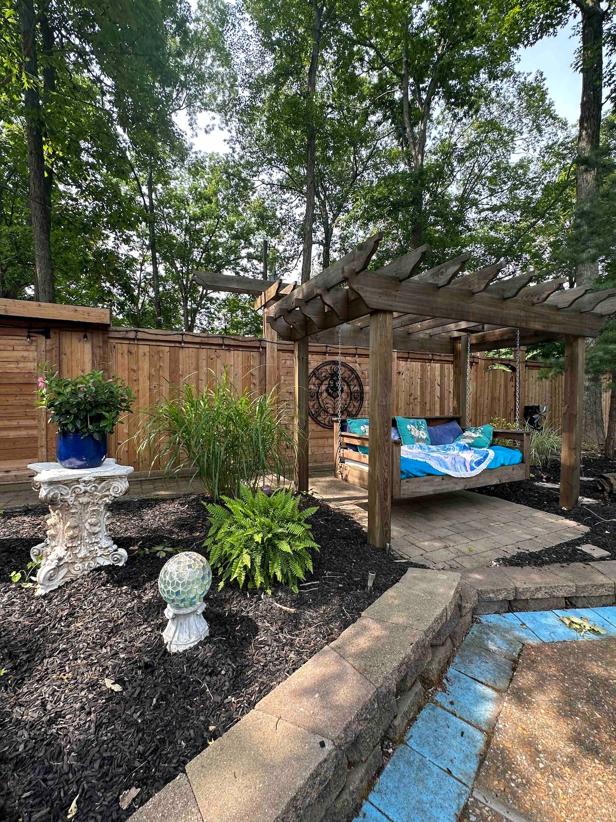 Captain Bill's Guest House/seasonal swimming pool