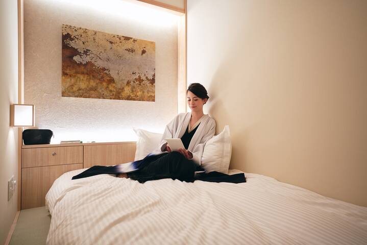 New design capsule hotel (co-ed, no lock)