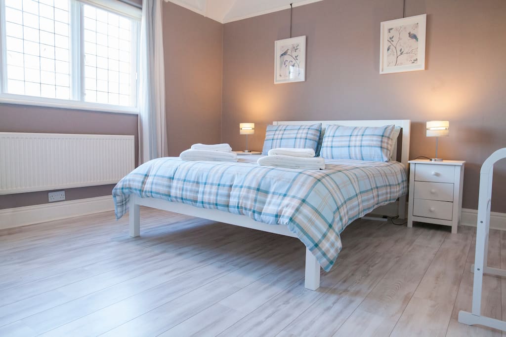 Kingsized bed in the main bedroom with ensuite and views over the park