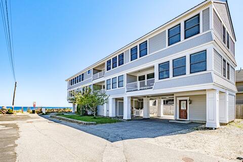 5 Bedroom 7 Bath Exquisite Beachfront Property