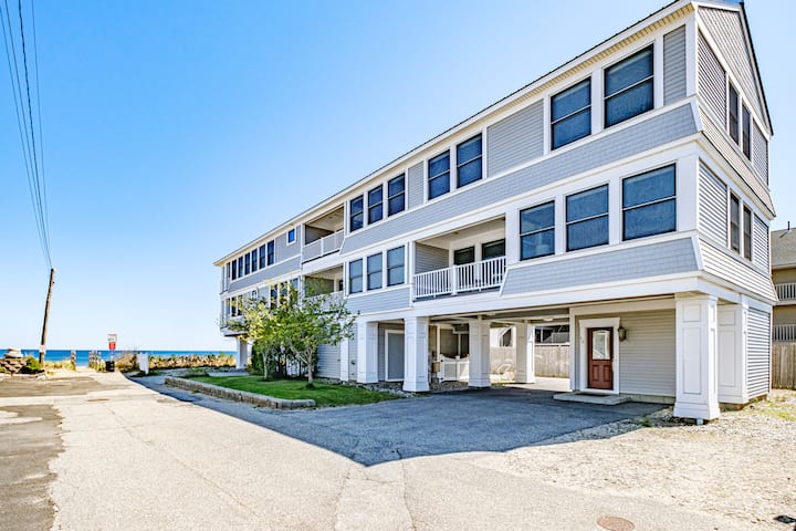 5 Bedroom 7 Bath Exquisite Beachfront Property