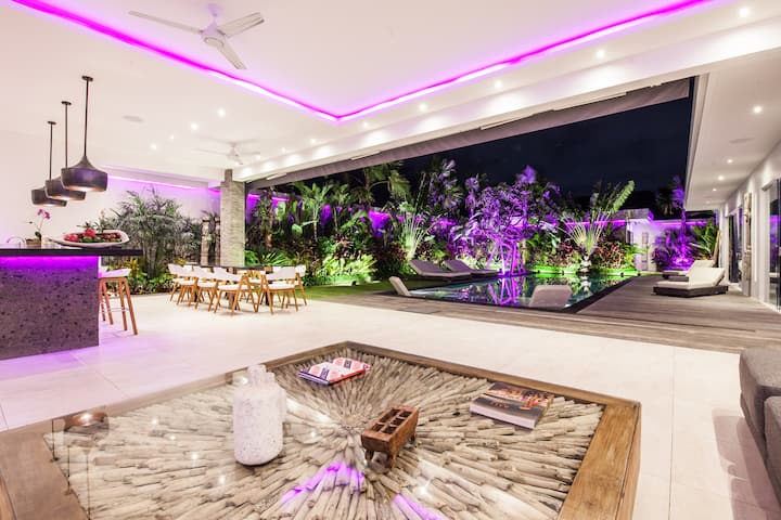 Seminyak  Villa Moderne 4 Br ***** Avec Staff - Seminyak