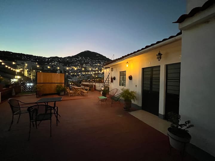 Comfortable room,clean,safe with parking Guest suites for Rent in