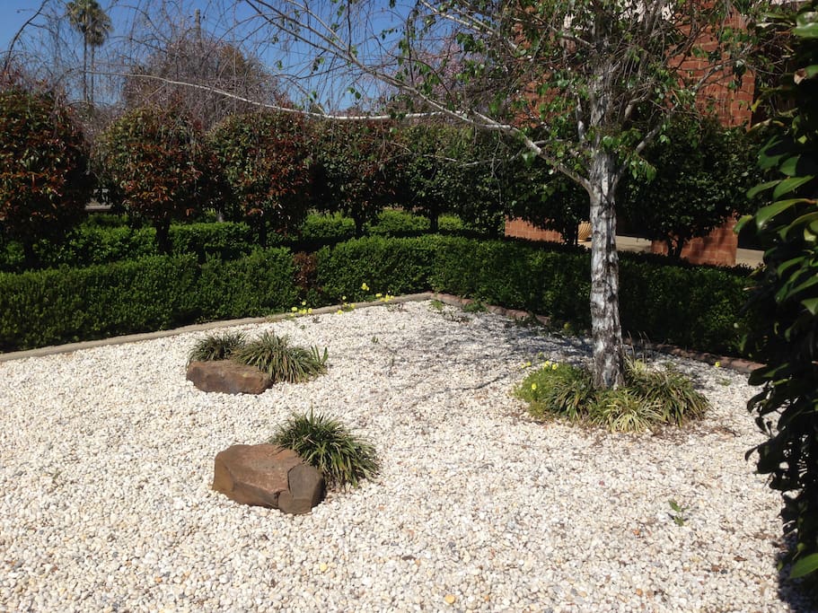 Mercedes House - Semi-formal Gardens