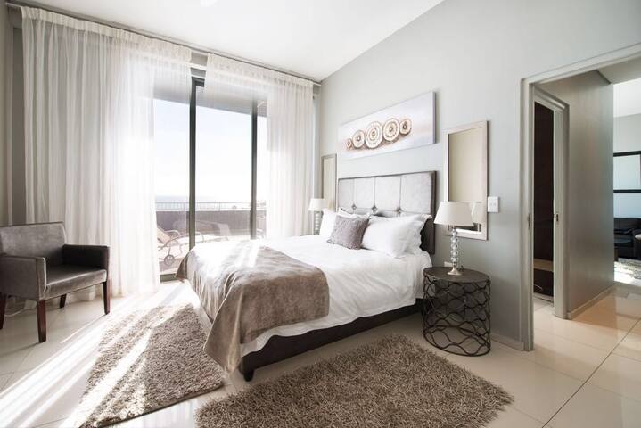 2 Bdrm Beachfront Apartment with awesome sea views gallery image 3