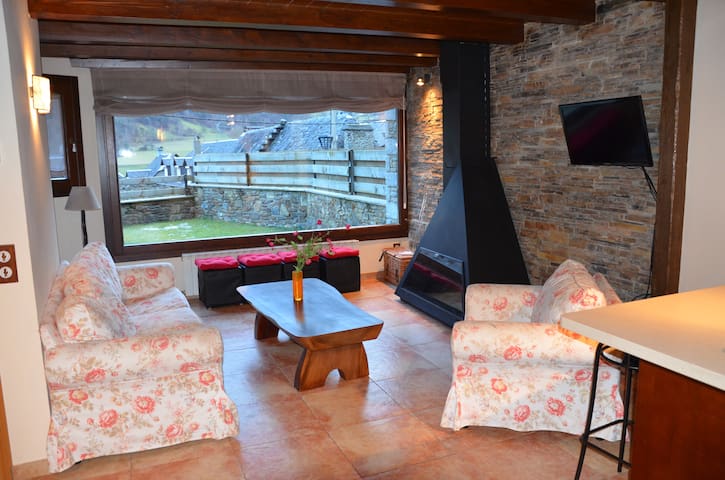 Places. Duplex with garden