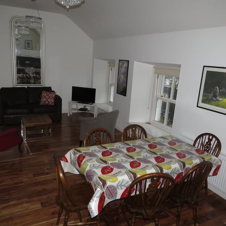 WESTPORTS BEST 2 BEDROOM APARTMENT TOWN CENTRE 6 Flats for Rent in