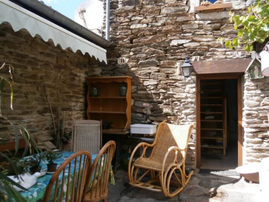 porte d'entrée de la Tour et le coin terrasse