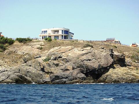 Holiday Villa with Pool and Beach