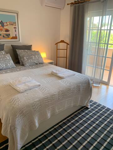 Beach House Azenhas do Mar – Pool and Sea View gallery image 3