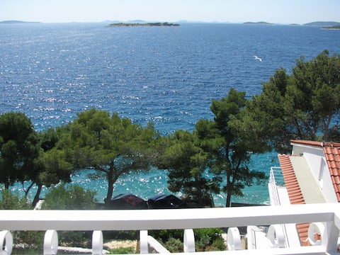 Popular Airbnb listing: Apartment Marietta Tribunj in Općina Tribunj