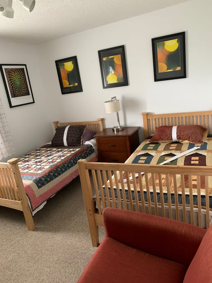 Vitanda pacha vilivyofunikwa na Quilts nilizotengeneza. 