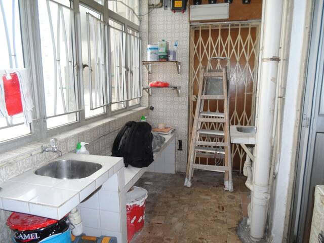 Quarry Bay ...room for 2 ----- near MTR  (1g)