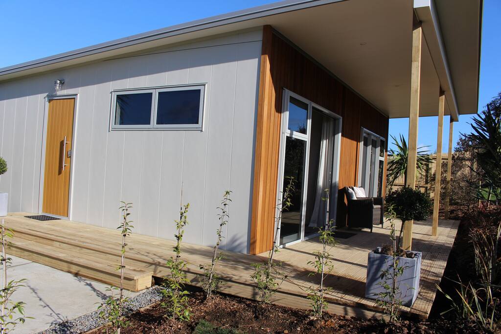 Aviator garden setting