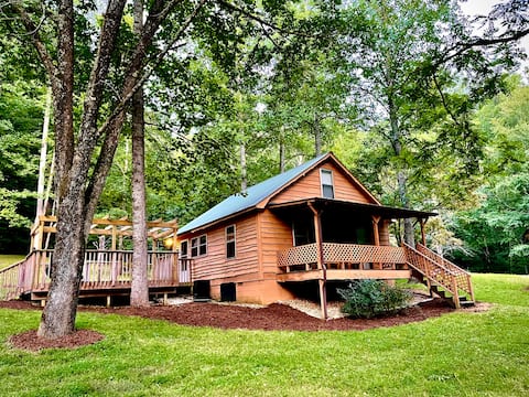 Banjo’s Cabin (Pet Friendly) *Hot Tub* Secluded