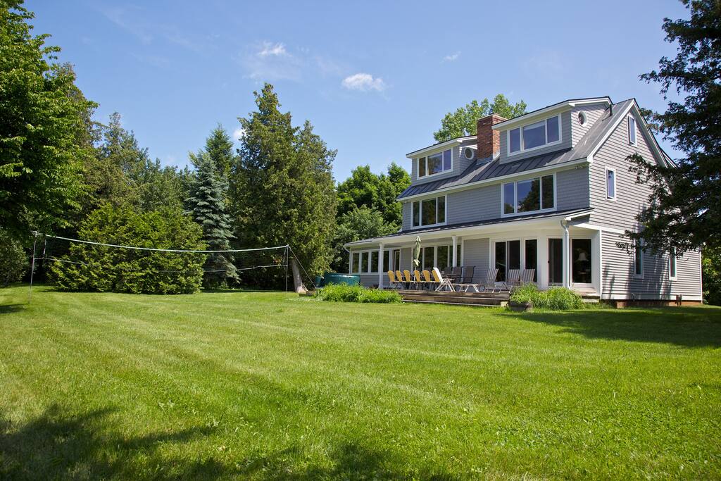 Spectacular Lake Champlain Retreat 20 min to Btv Houses for Rent in