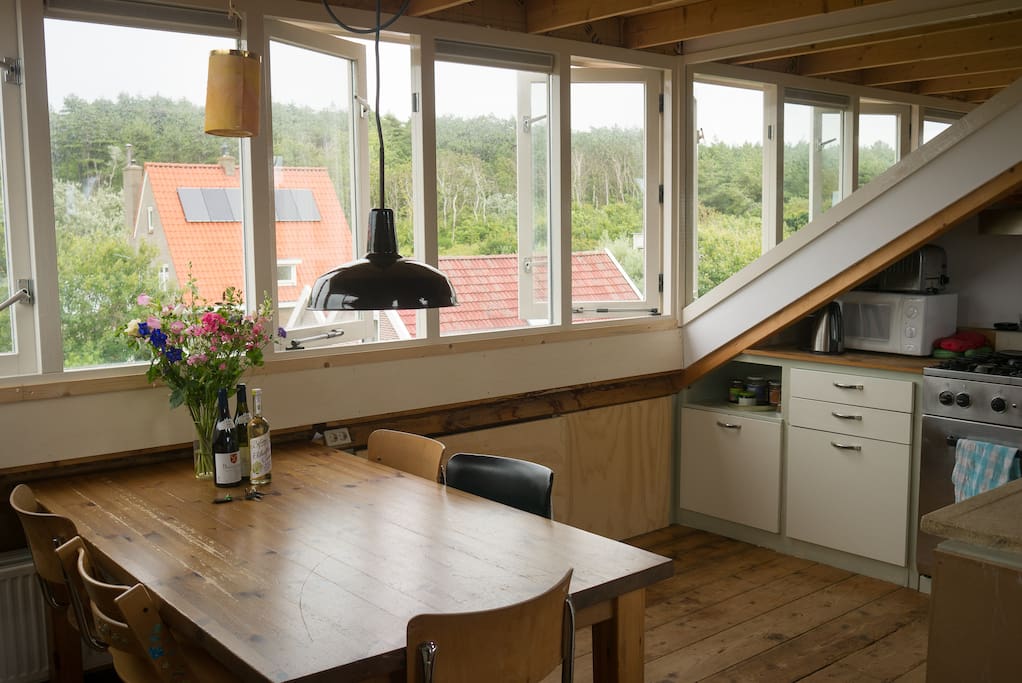 Eettafel met uitzicht op de berg