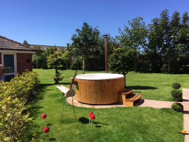 Quiet countryside property with Swedish hot tub