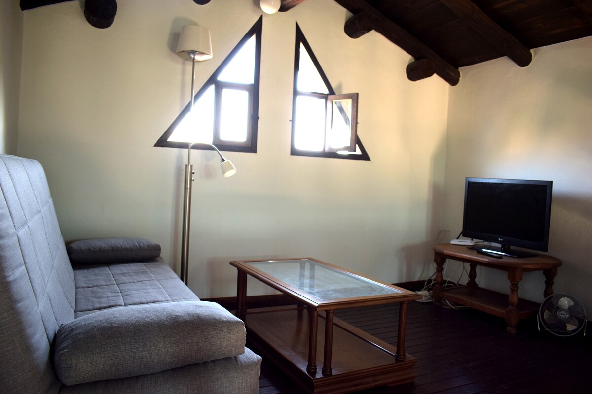 Popular Airbnb listing: Country house Jacaranda. Garden and swimming pool in Coín