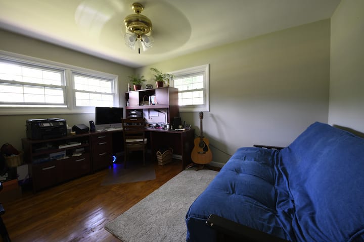 مكتب مع فوتون كامل الحجم