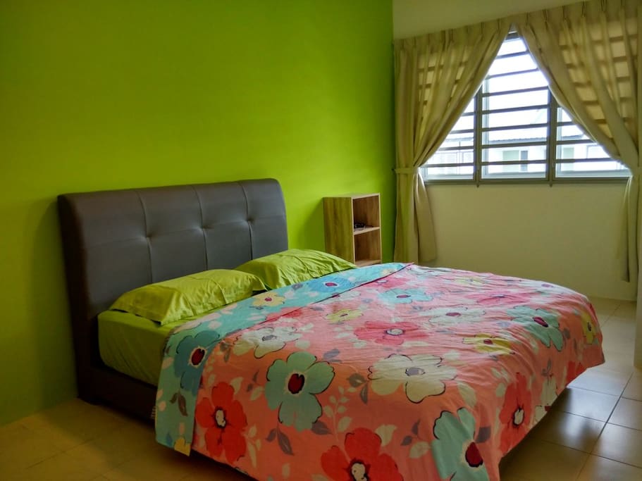 master room with bath room (stan fan)