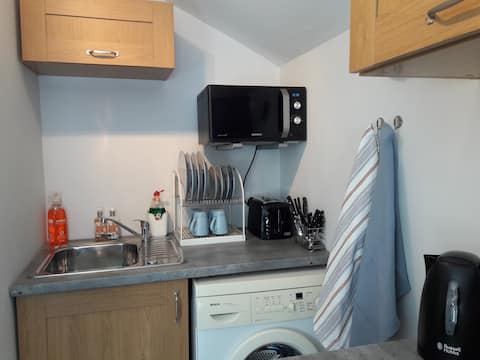 Top Airbnb: Cosy Annexe by shops/parking 19 min walk to Henley in Henley On Thames