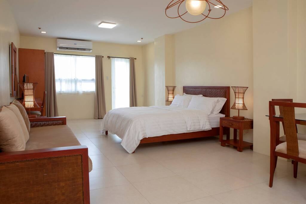 Superior Room with Queen Bed