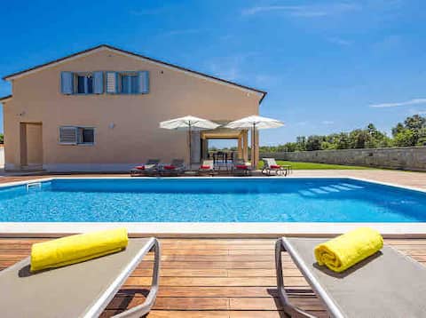 Villa Penelope-sun,fun and relaxation.