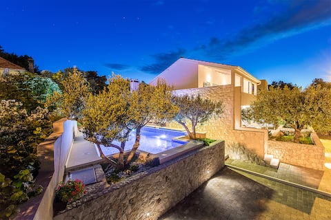 Family friendly villa, close to Trogir and Split
