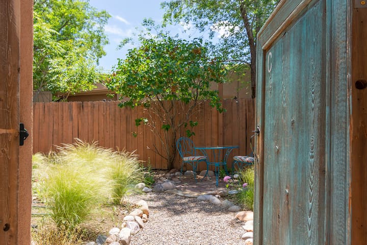 Sunny Adobe Studio Private Courtyard 1.2mi/Plaza