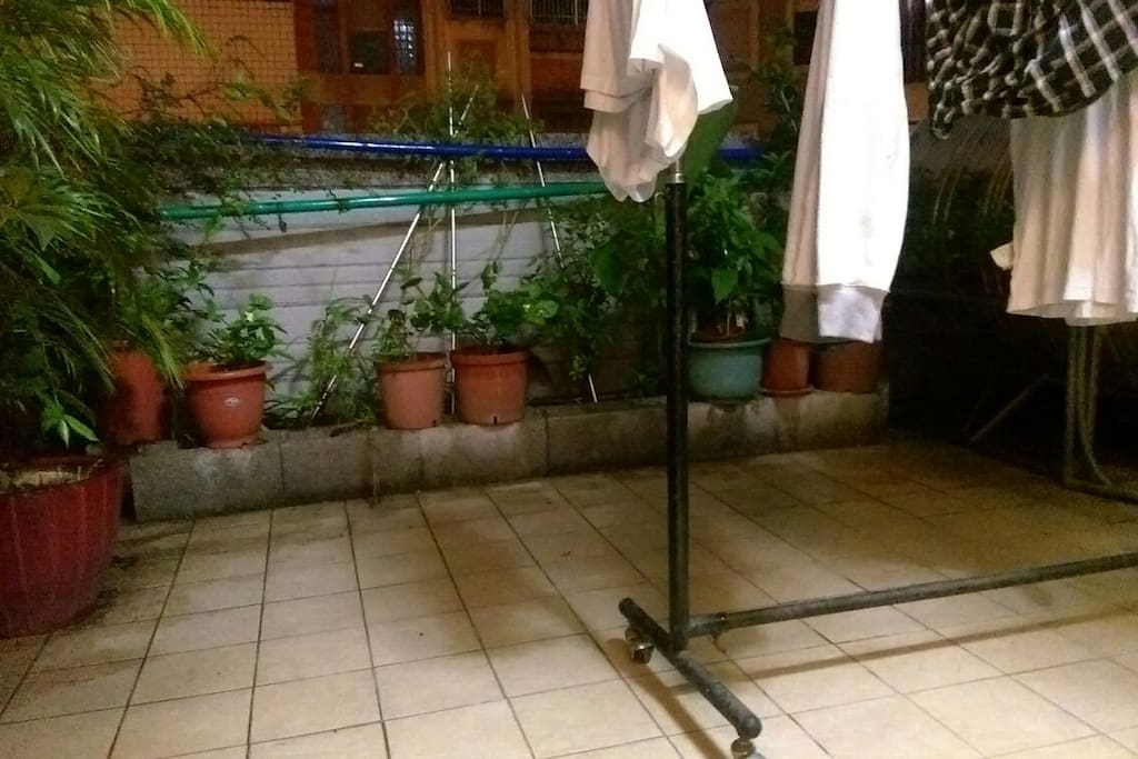 屋外洗衣曬衣間