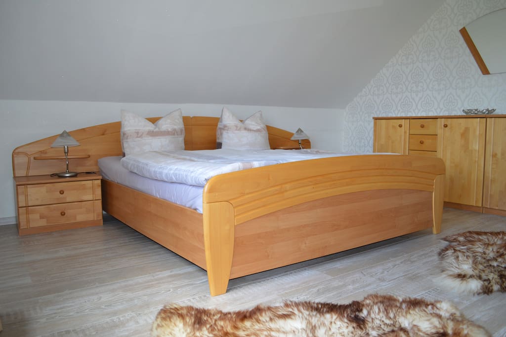Schlafzimmer 1