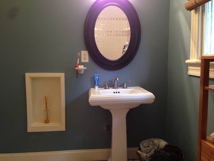 Cozy bedroom in downtown savannah Houses for Rent in Savannah