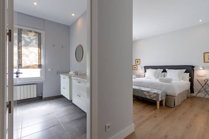 Საძინებელი № 1 დამხმარე სააბაზანოთი