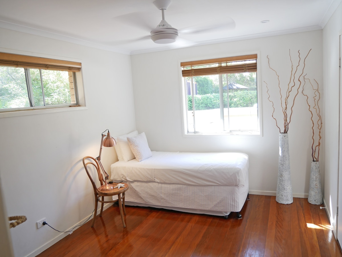 Een olifant en sereen toevluchtsoord in de slaapkamer # SleepSanctuary #PeacefulHaven #SimplicityAtItsBest