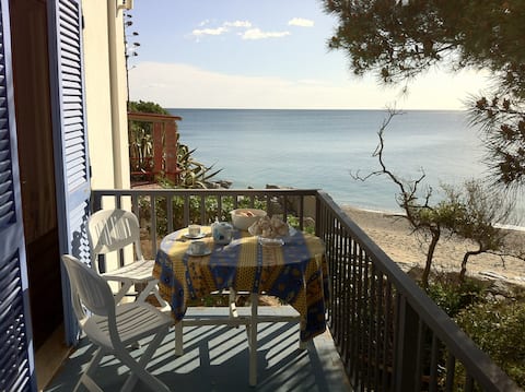 Cozy villa house by the sea