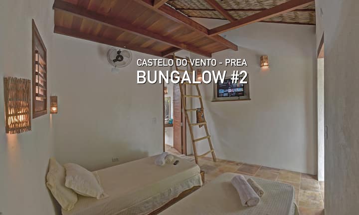 Както в бунгало№1, така и в бунгало#2, то може да бъде поставено с 1 единично легло на горния етаж в мезанин и 1 голямо двойно легло или 2 единични легла на долния етаж.