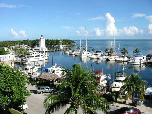 Spacious Top Floor Water View Condo