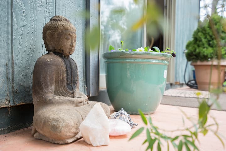 The Zen Space, detached studio, walk to the creek!