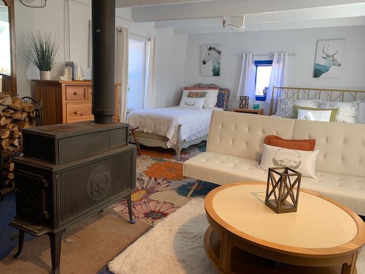 Rustic Bunkhouse on 1670 Acre Ranch With Big River Ranches for Rent